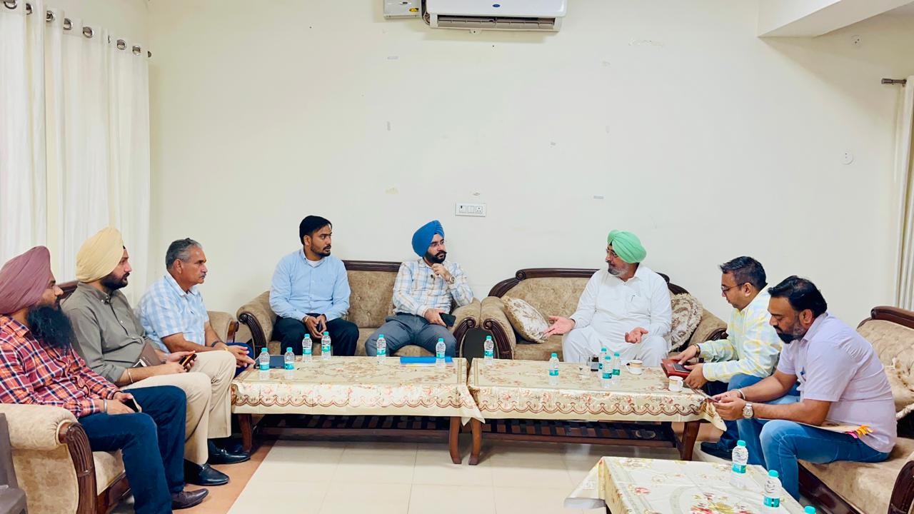 ਵਿਧਾਇਕ ਕੁਲਜੀਤ ਸਿੰਘ ਰੰਧਾਵਾ ਵੱਲੋਂ ਅਧਿਕਾਰੀਆਂ ਨਾਲ ਮੀਟਿੰਗ
